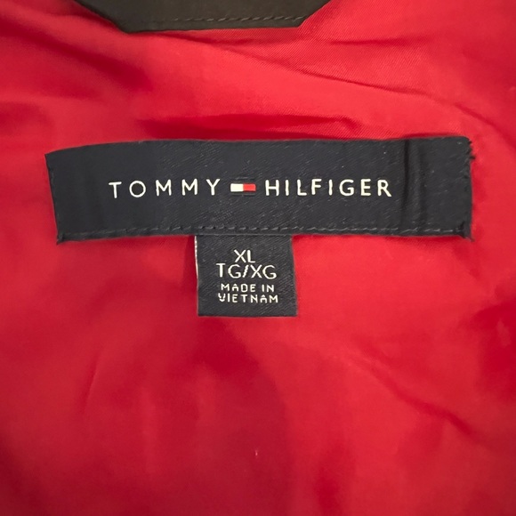 Tommy Hilfiger Quilted Jacket with Red Interior - Picture 3 of 7